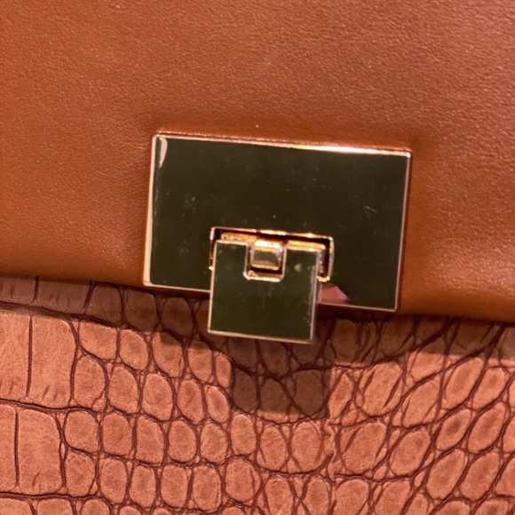 🆕 Adrienne Vittadini Instinct Collection Satchel - Picture 6 of 10